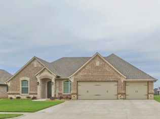 423 River Bank Ln, Granbury, TX 76049