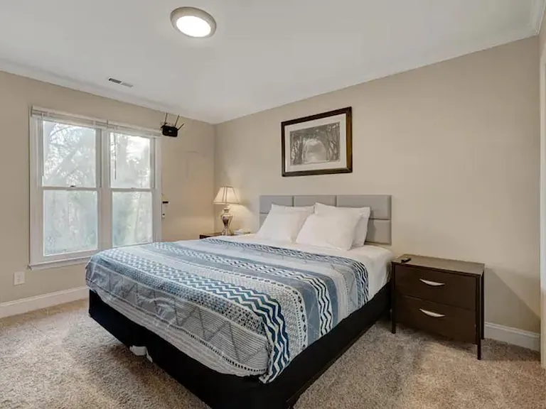 2225 Summit St #2 — Photo 10