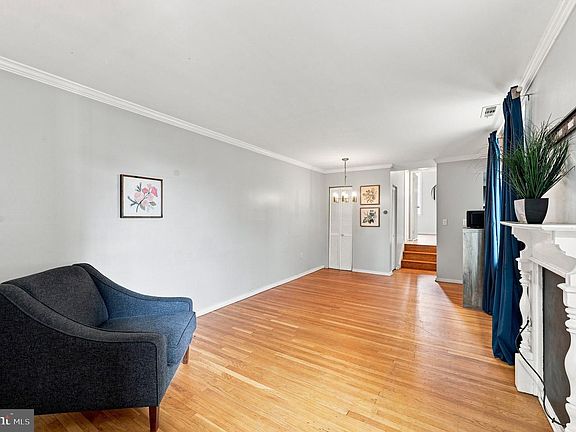 5th image of 326 Queen St APT 3