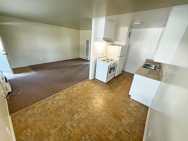 1133 E Alosta Ave #28 — Photo 2