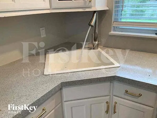 4 bed, 2.0 bath, 1454 sqft, $2,955 — Photo 4