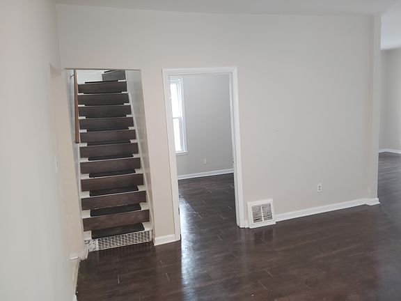 4th image of 554 W Station St