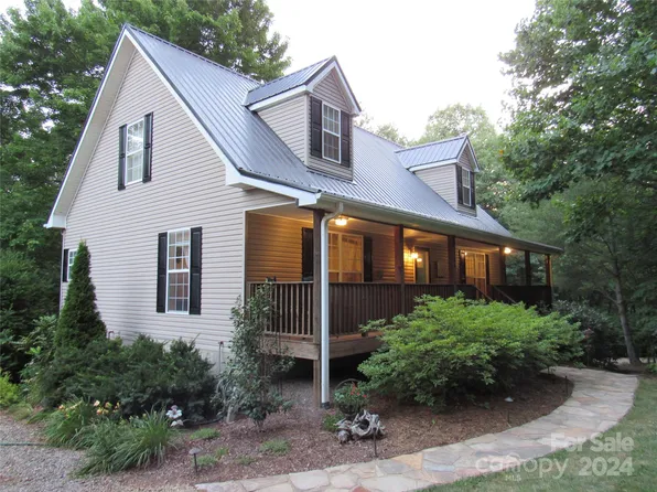 744 Crestview Dr, Leicester, NC 28748