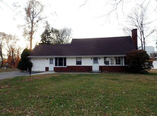 139 Plattsville Rd, Trumbull, CT 06611