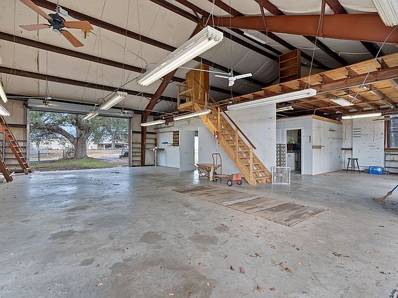 A pit??!!   Also has a full bath and kitchenette. 