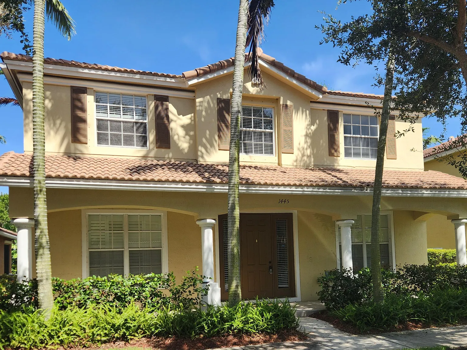 3 bed, 2.5 bath, 2480 sqft, $3,950 — Photo 2