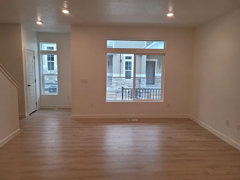 4250 W Bromwell Ct — Photo 5