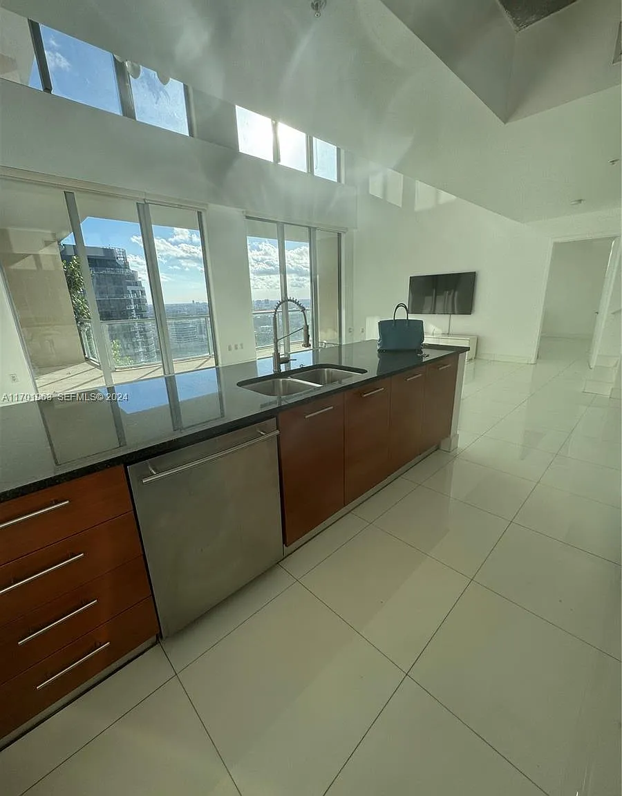 2 bed, 2.5 bath, 2451 sqft, $8,000 — Photo 1