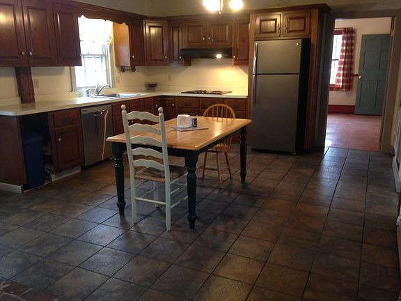 Kitchen 1 - facing dining room