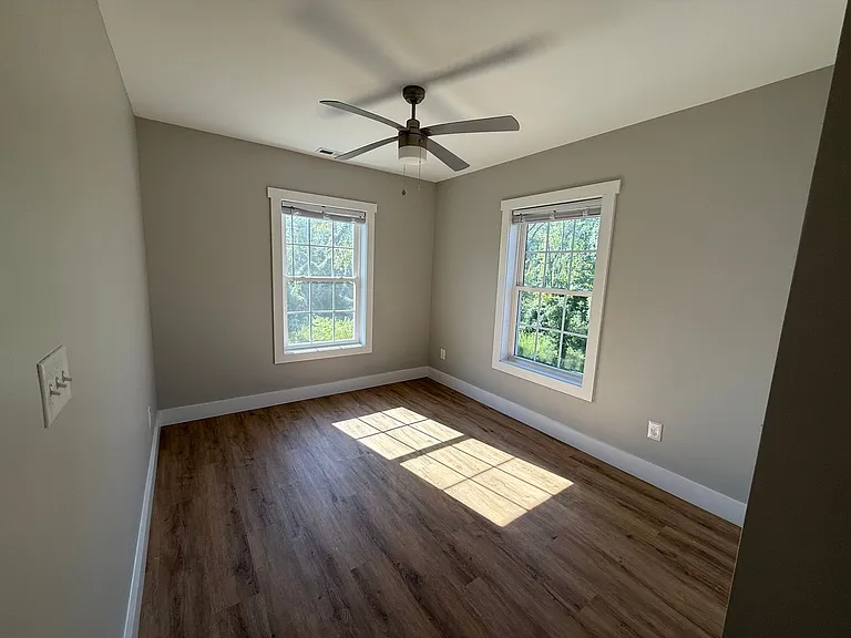 906 Nassau St — Photo 21