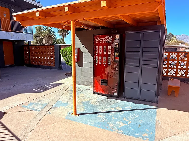 CATALINA VISTA APARTMENTS — Photo 9