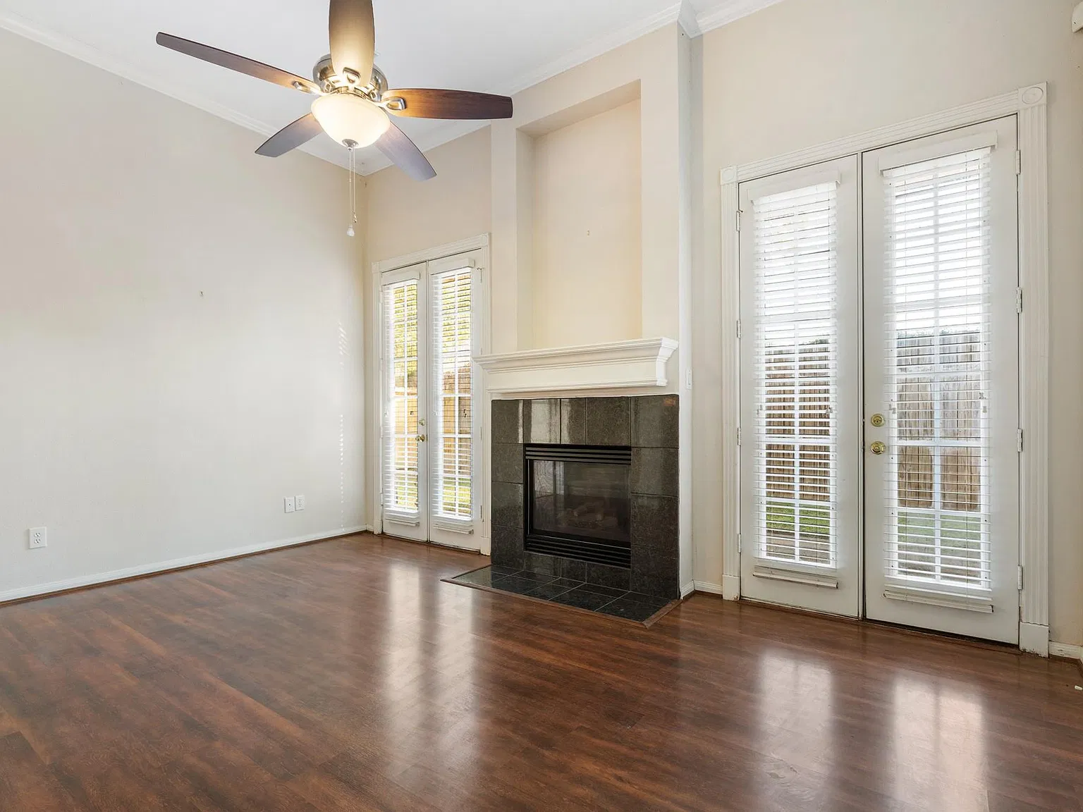 3 bed, 2.5 bath, 2002 sqft, $2,300 — Photo 4