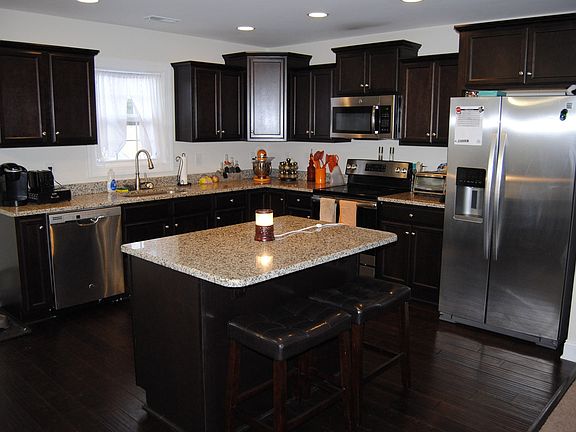 3rd image of 302 Carew Dr