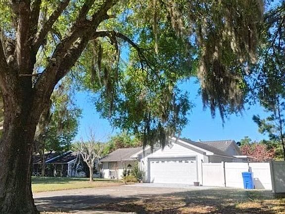 2nd image of 505 Lake Charm Dr