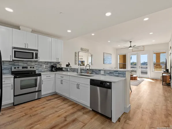 1000 The Cape #10, Horseshoe Bay, TX 78657