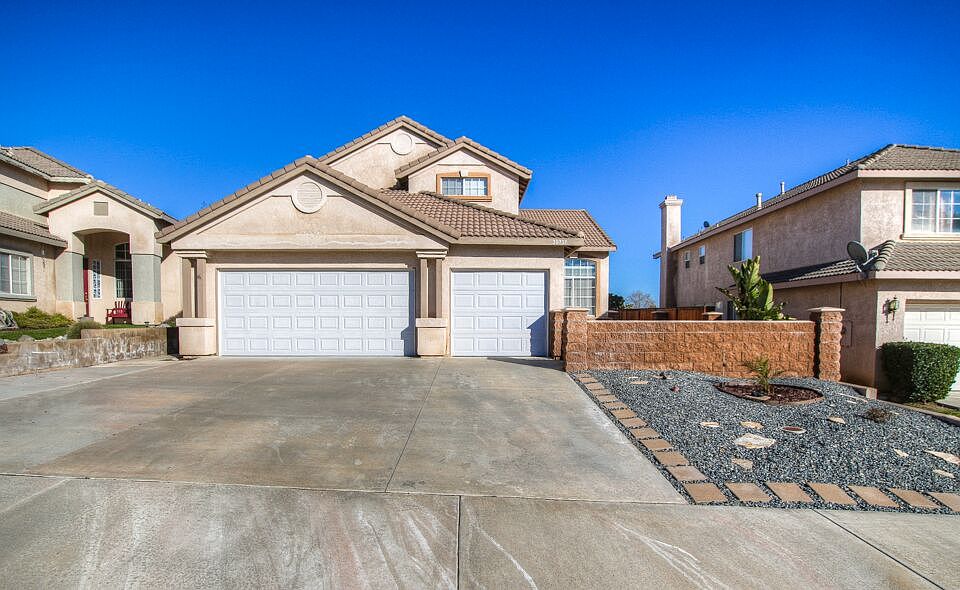 1st image of 39736 Naples Dr