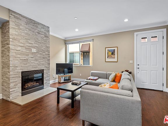 5th image of 3000 Federal Ave APT 105