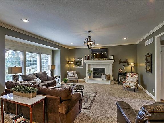 5th image of 1176 White Oak Ln