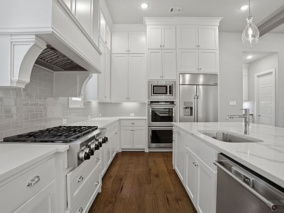 3rd image of 15206 Viburnum Rd