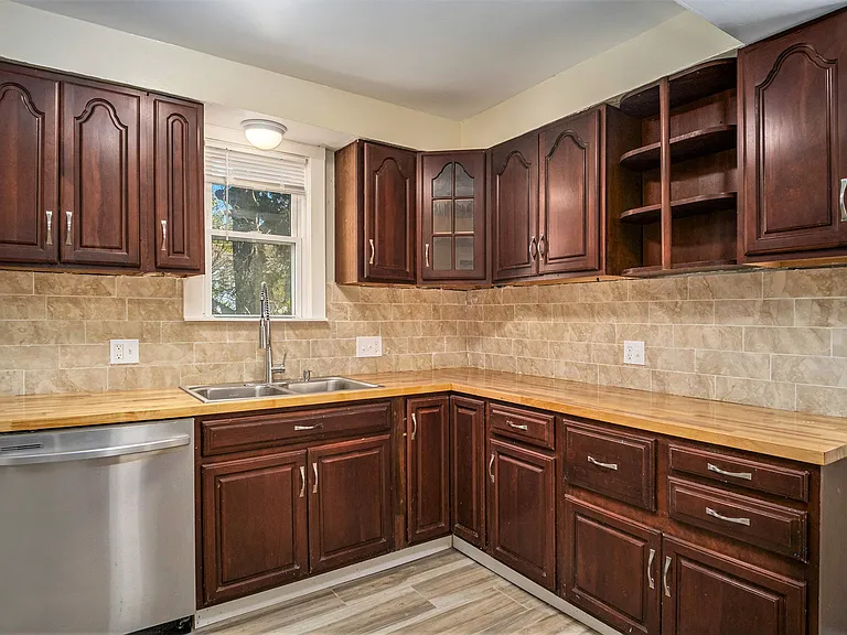 1321 Bemis St SE — Photo 3
