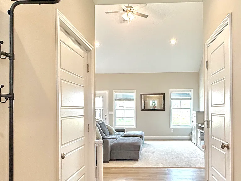 1107 Andover Dr — Photo 8