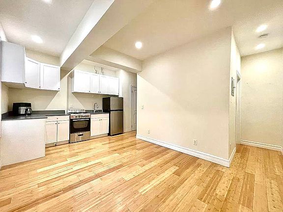 3rd image of 116 E 83rd St APT 1A