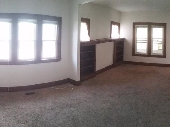 dining room to living area