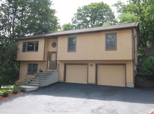 3 Beverly Ln, Peekskill, NY 10566