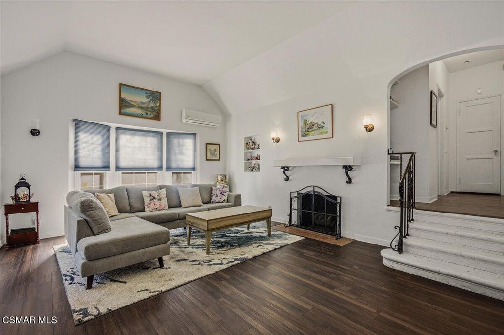 1219 S Dunsmuir Ave, Los Angeles, CA - More