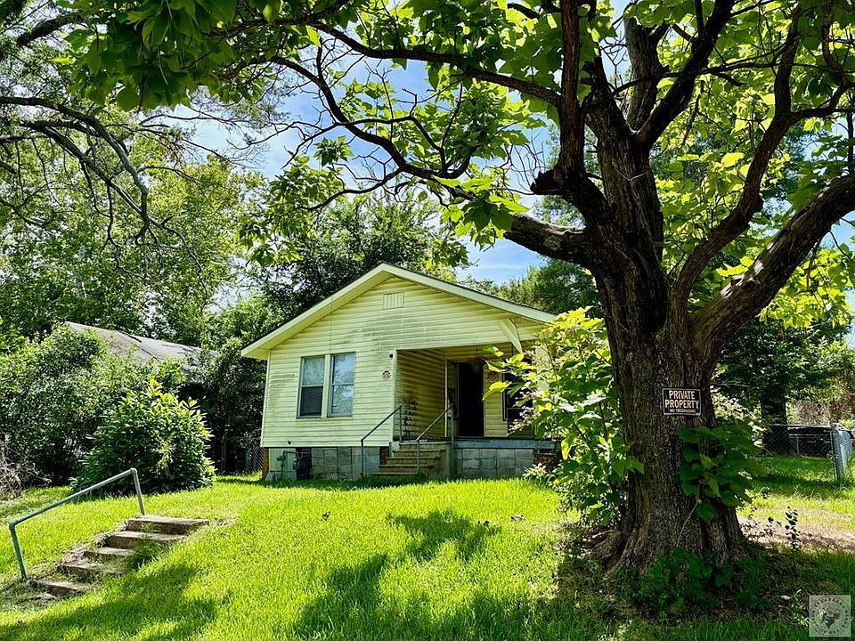 1st image of 221 Senator St