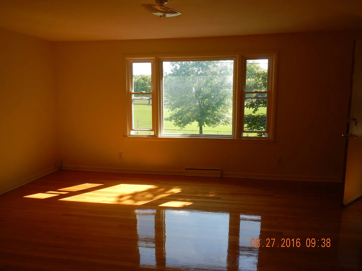 1270 Westcott St Apt 1 - Avail 8/1/2027 - 3 Bed |1 Bath Beautiful Flat with Garage Across From Ba... — Photo 3