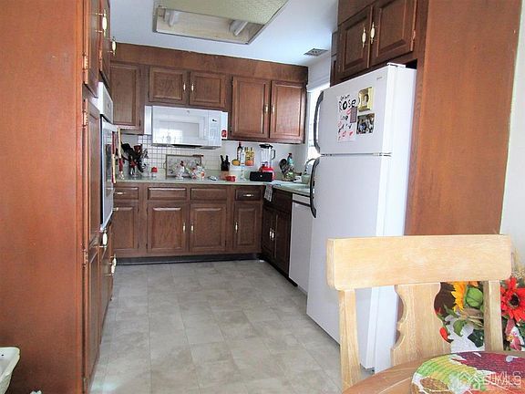 5th image of 305 N Sharon Way #N