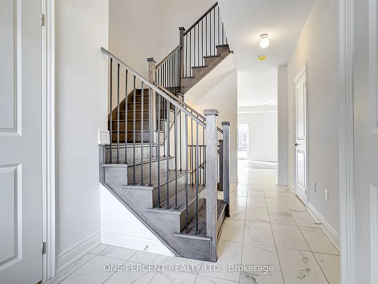 24 Autumn Dr — Photo 3