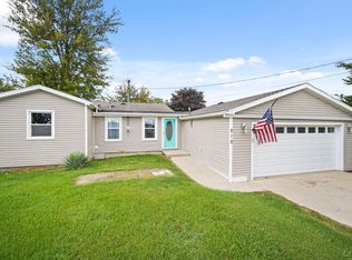 818 E Beach Dr, Brooklyn, MI 49230