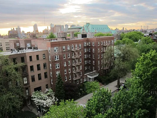 Sold by Real Direct | media 25