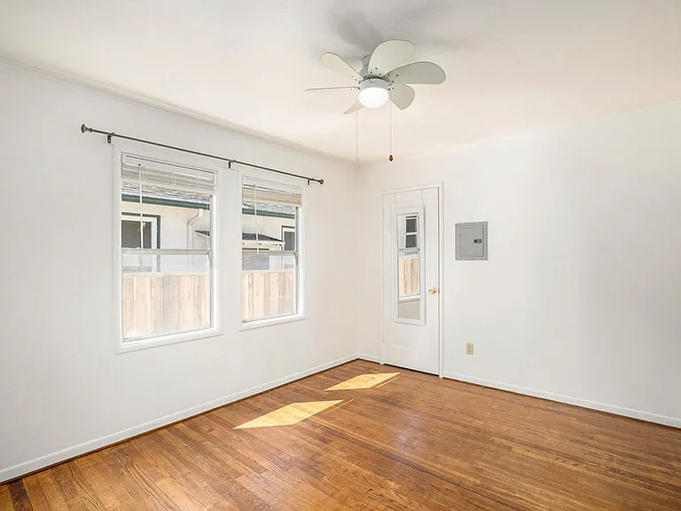 1542 Bay St. - 2 bedroom | 1 bath | Large backyard — Photo 11