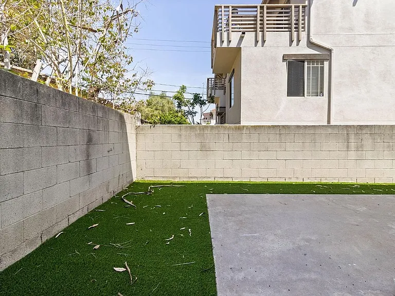 1151 N Peck Ave — Photo 21