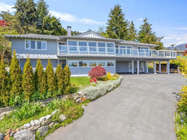 1111 Gilston Rd, West Vancouver, BC V7S 2E7