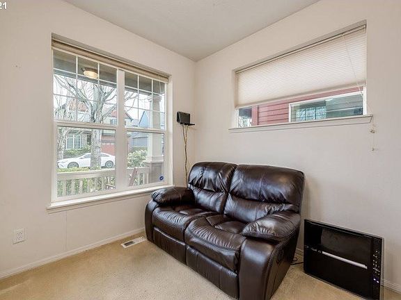 3rd image of 1129 SE Wenlock Ave