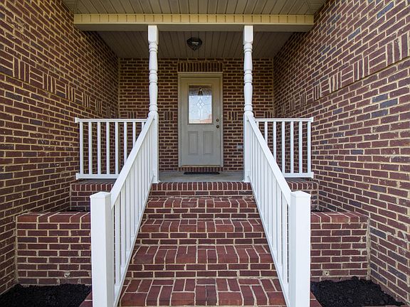 3rd image of 209 Westmorland Dr