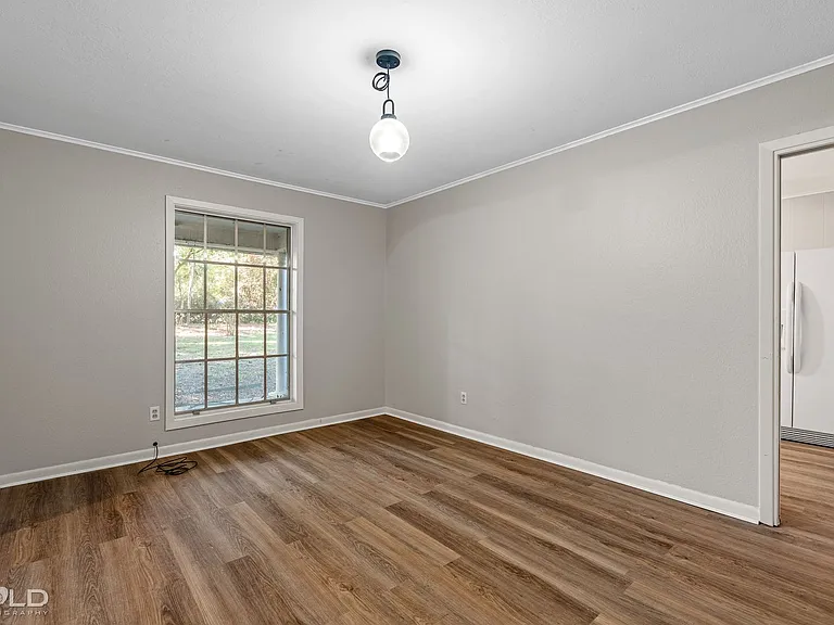 595 N Main St — Photo 12