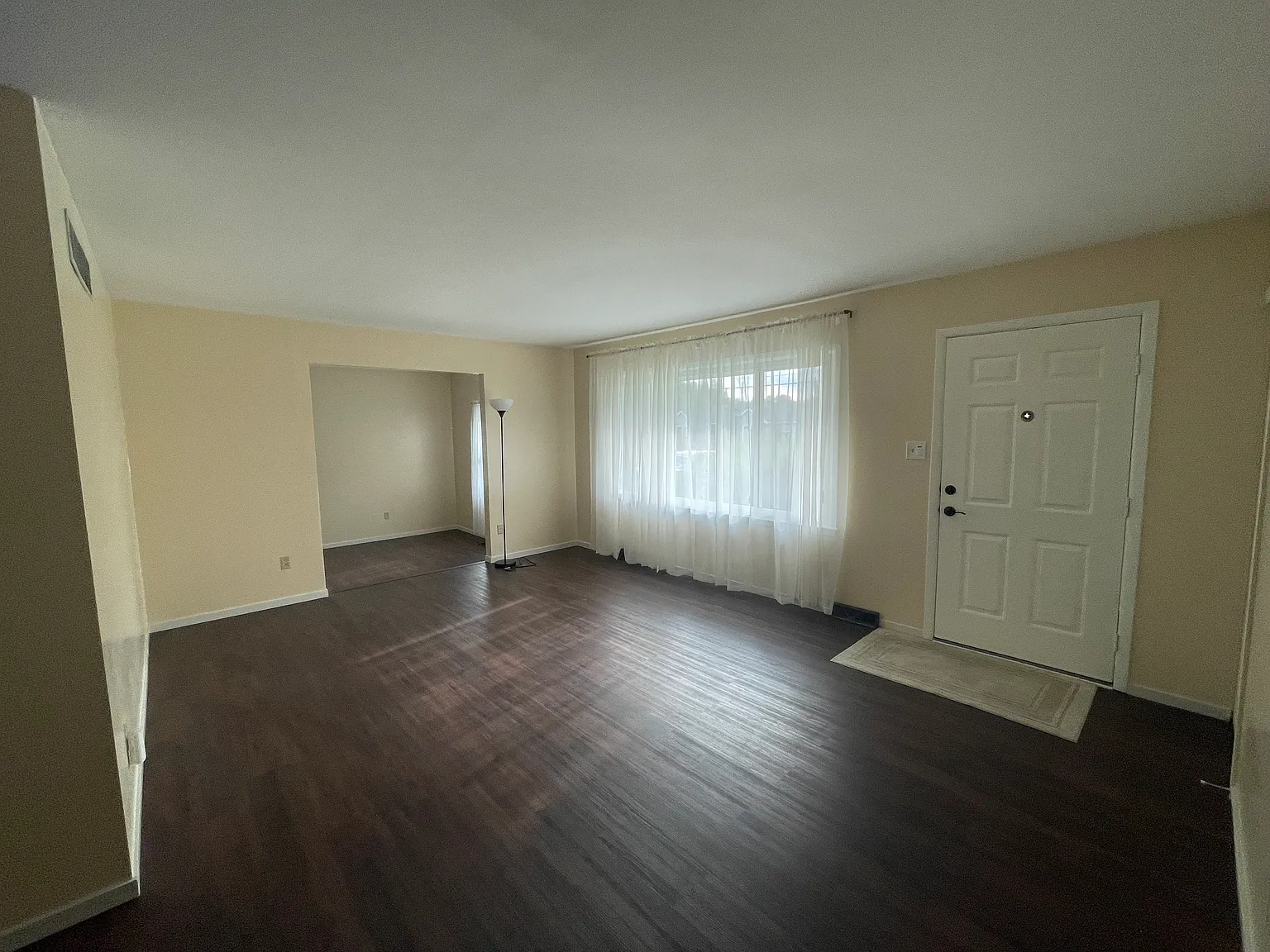 1561 James Ct — Photo 2