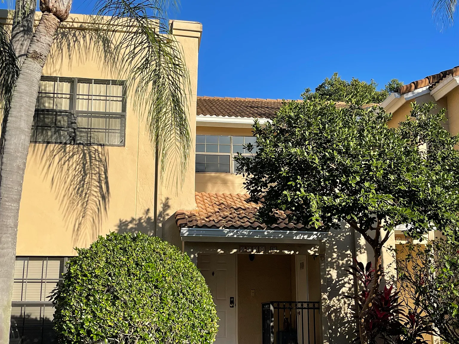 2 bed, 2.0 bath, 1319 sqft, $2,575 — Photo 3