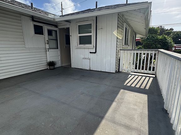 3rd image of 2864 Waialae Ave #201