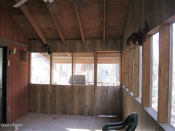 5th image of 127 Pine Hill Dr