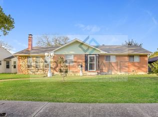 907 Sycamore Ln, Lancaster, TX 75146