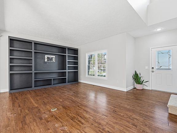 5th image of 12862 Clifford Cir