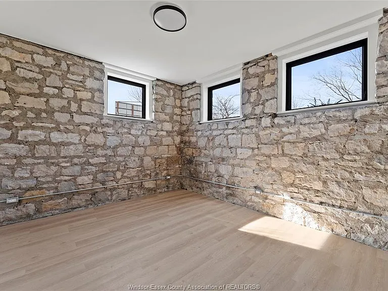 247 Brock St #102 — Photo 21