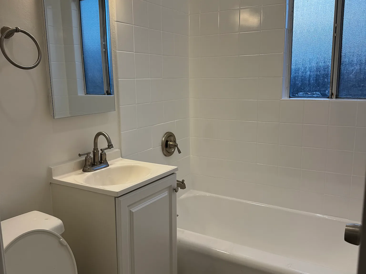 2 bed, 800 sqft, $2,400 — Photo 2