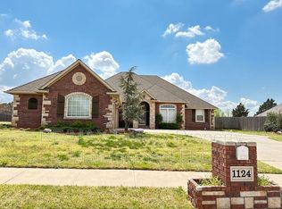 1124 Brayhill Rd, Edmond, OK 73003